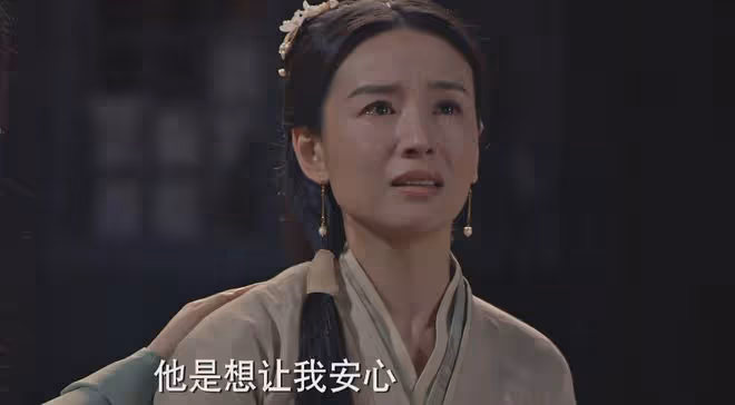這一次,43歲有皺紋的董潔,卻證明了「高級骨相」的魅力