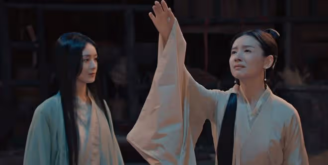 這一次,43歲有皺紋的董潔,卻證明了「高級骨相」的魅力