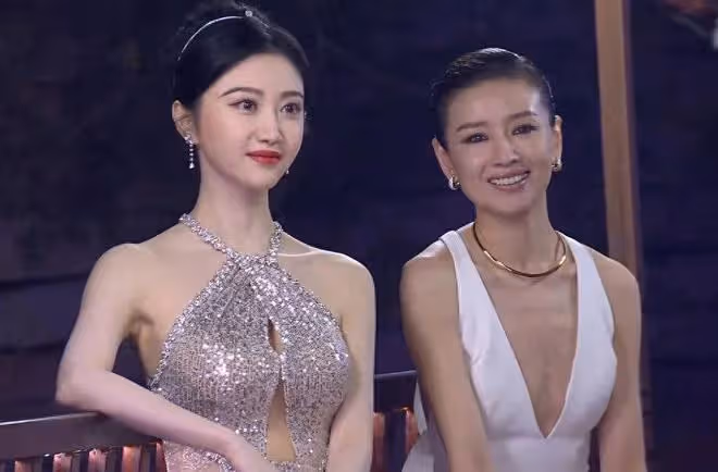 這一次,43歲有皺紋的董潔,卻證明了「高級骨相」的魅力