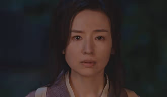這一次,43歲有皺紋的董潔,卻證明了「高級骨相」的魅力