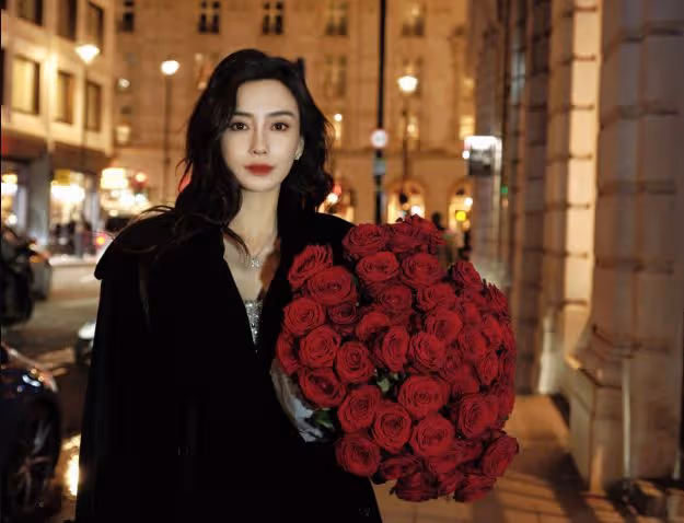 35歲楊穎連發3套高定,但這一次,美貌也救不了她
