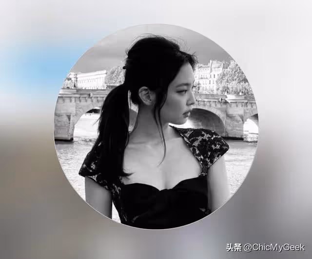 金泰亨IG換新頭像疑似秀恩愛,與Jennie的成對望情頭!