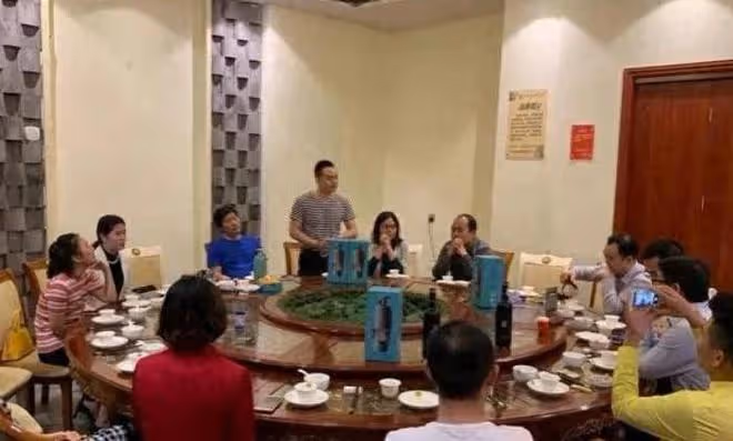 跟同事聚餐，說好AA他們偷偷溜走，我在群里說的話他們乖乖轉錢來