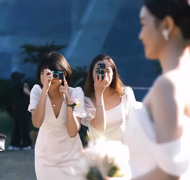 離職女同事來發三婚請柬，其他人都丟到垃圾桶，僅有我去參加婚禮