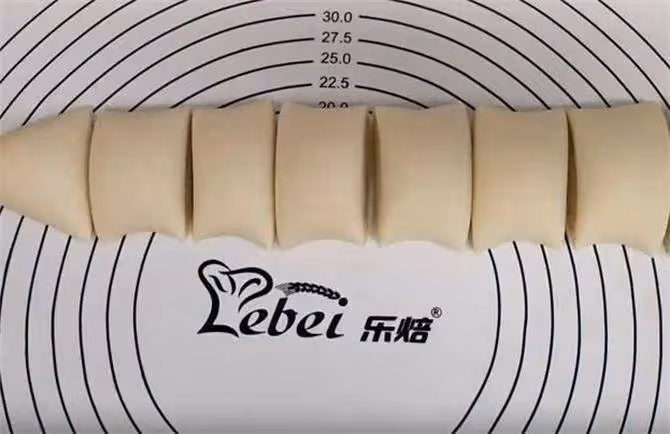 蒸饅頭時加上這2樣東西，不回縮，出鍋又白又鬆軟，越嚼越香