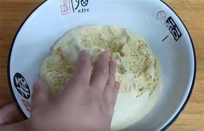不用糯米粉，教你油炸糕做法，掌握2個小技巧，外酥里糯，不開裂