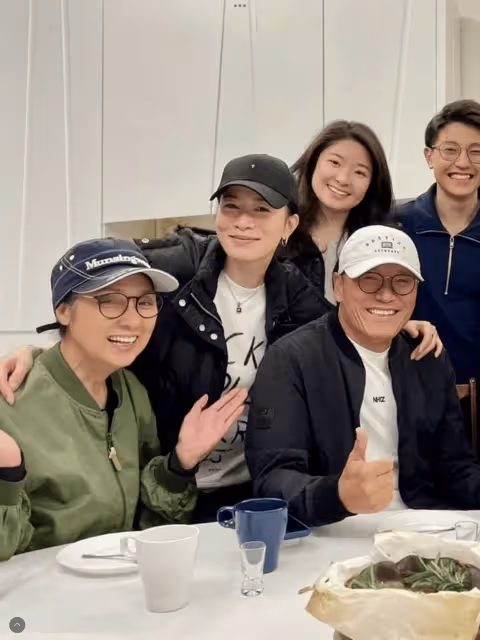 TVB經典劇集演員重聚！視後佘詩曼驚喜現身，眾人不排除合作新劇