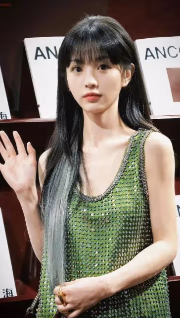 GUCCI晚宴出圖，田曦薇、白鹿半身照絕美，全身照丑得一黑