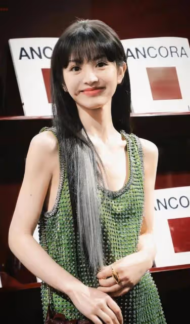 GUCCI晚宴出圖，田曦薇、白鹿半身照絕美，全身照丑得一黑