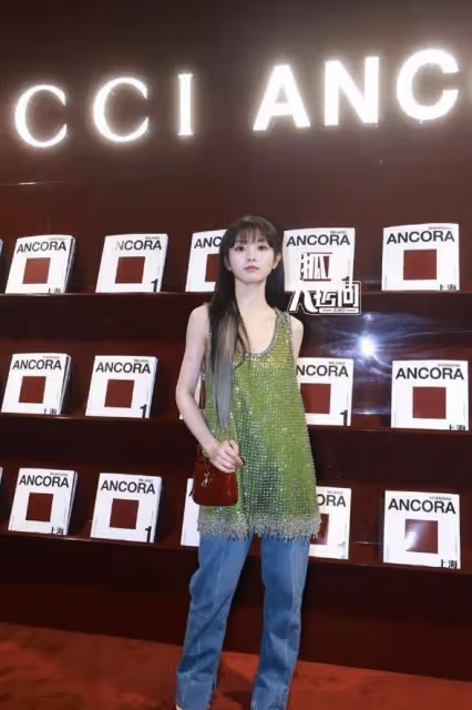 GUCCI晚宴出圖，田曦薇、白鹿半身照絕美，全身照丑得一黑