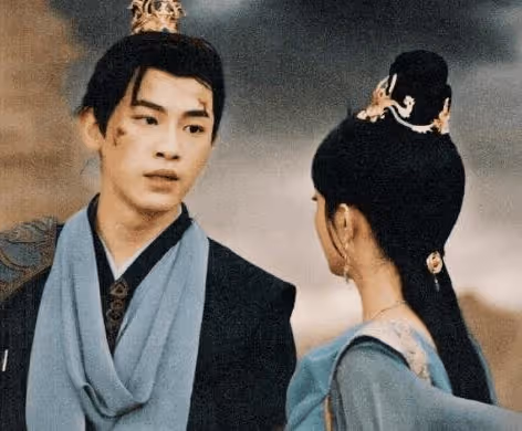 《與鳳行》沈璃與墨方將軍什麼關係？《與鳳行》碧蒼王是誰的女兒？
