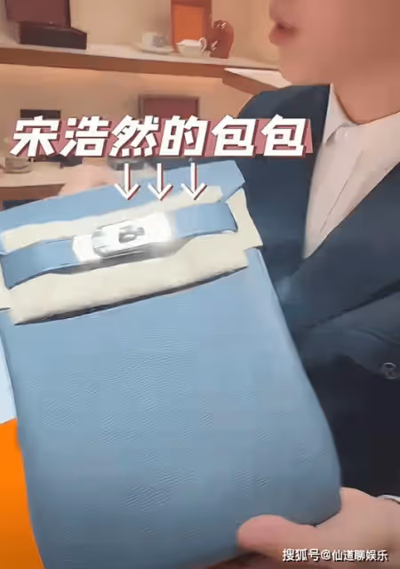 韓安冉挺二胎孕肚逛愛馬仕,宋浩然花17w買包,二人坐邁巴赫回家