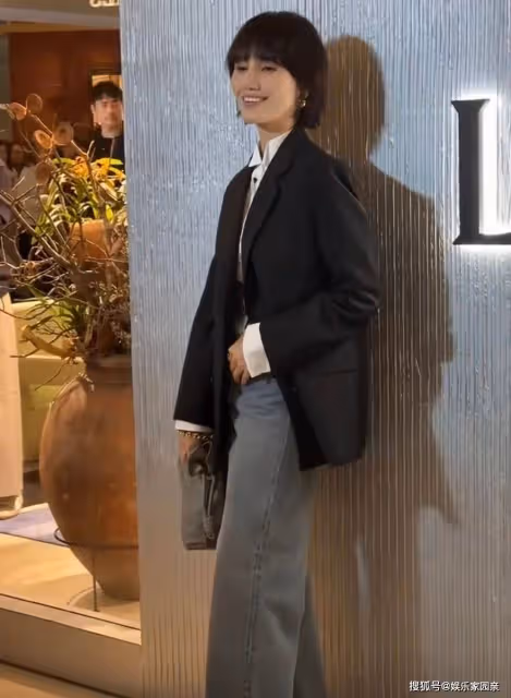 上海這一天!被「骨瘦如柴」的袁泉驚艷,不穿暴露禮服卻艷壓群芳