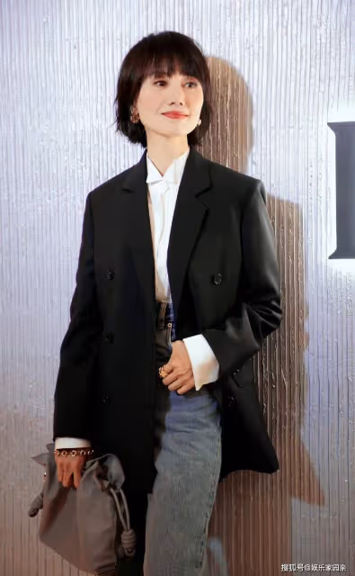 上海這一天!被「骨瘦如柴」的袁泉驚艷,不穿暴露禮服卻艷壓群芳