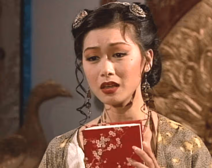TVB前女星內地穿馬面裙!竟被外國人掀到半腰!網友大讚身材好