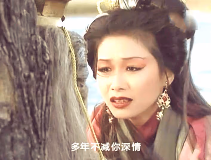 TVB前女星內地穿馬面裙!竟被外國人掀到半腰!網友大讚身材好