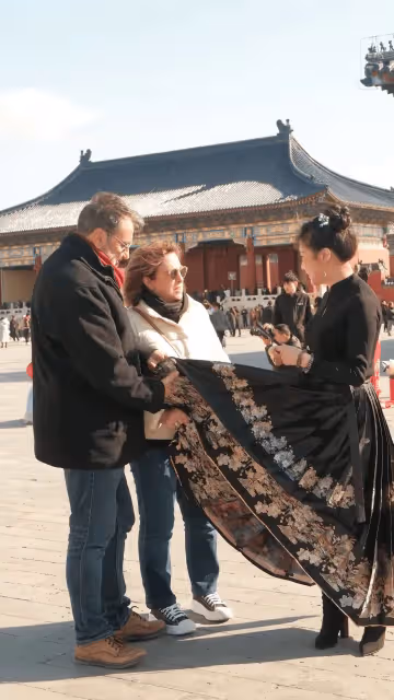 TVB前女星內地穿馬面裙!竟被外國人掀到半腰!網友大讚身材好