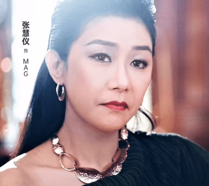 TVB前女星內地穿馬面裙!竟被外國人掀到半腰!網友大讚身材好