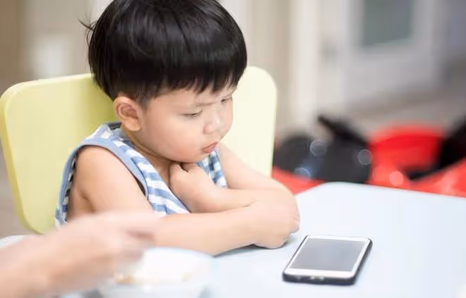 毀掉孩子視力的不是手機和電視，而是這四樣東西，很多父母不知道