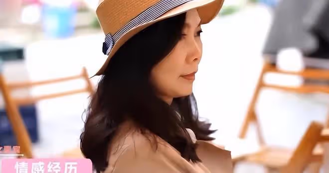 44歲大姐風韻猶存，相親60歲大爺，大姐：能滿足我的要求嘛？