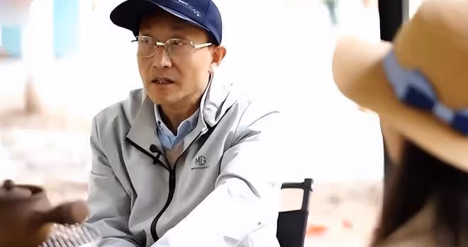 44歲大姐風韻猶存，相親60歲大爺，大姐：能滿足我的要求嘛？