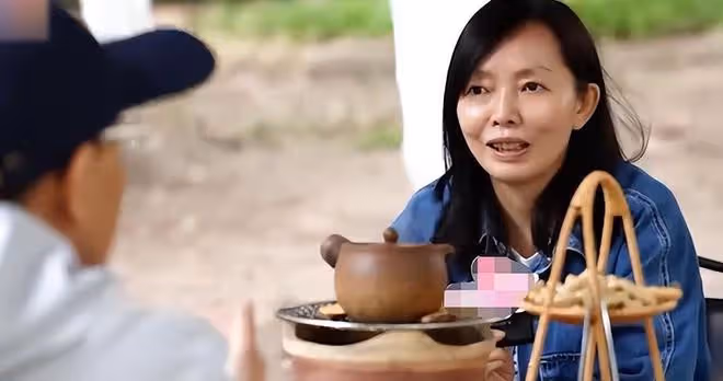 44歲大姐風韻猶存，相親60歲大爺，大姐：能滿足我的要求嘛？