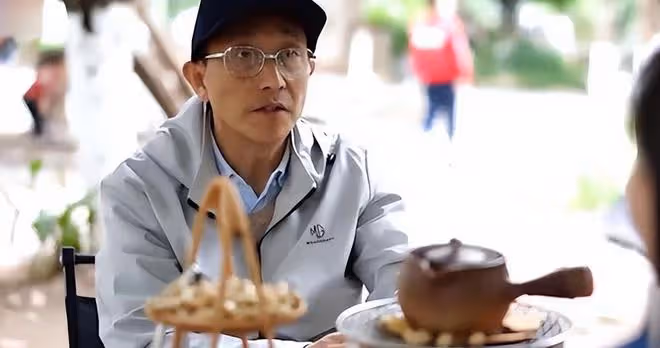 44歲大姐風韻猶存，相親60歲大爺，大姐：能滿足我的要求嘛？