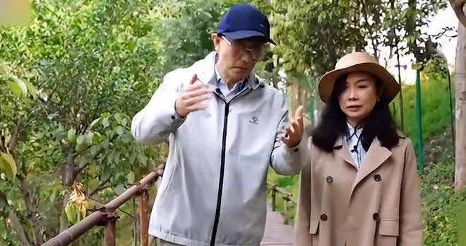 44歲大姐風韻猶存，相親60歲大爺，大姐：能滿足我的要求嘛？