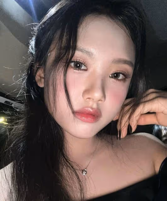 韓國知名球星，17歲女兒是模特，精緻的美貌，成韓網熱門話題