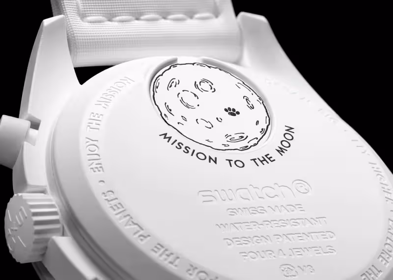 OMEGA X SWATCH聯名又來了　超萌史努比就藏在純白滿月錶中