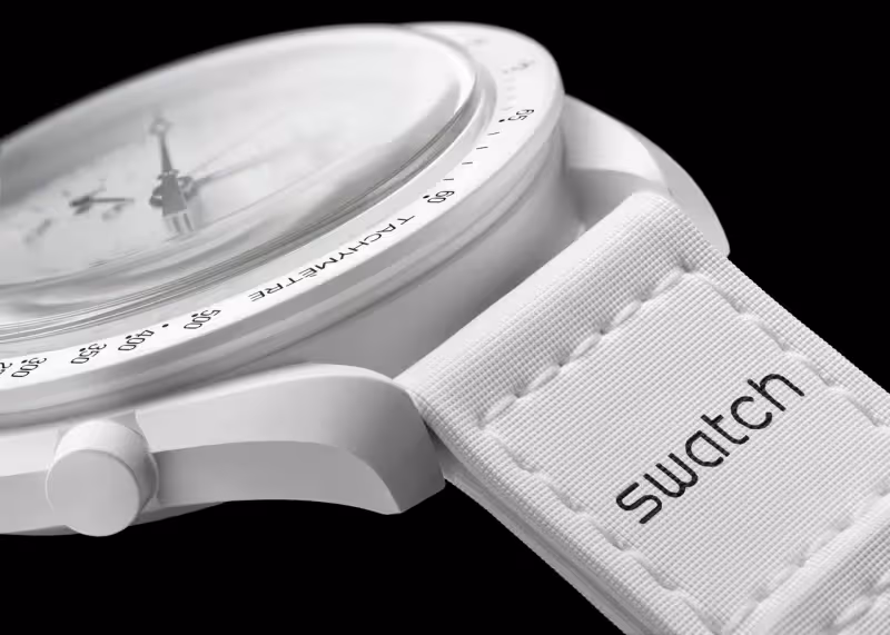 OMEGA X SWATCH聯名又來了　超萌史努比就藏在純白滿月錶中