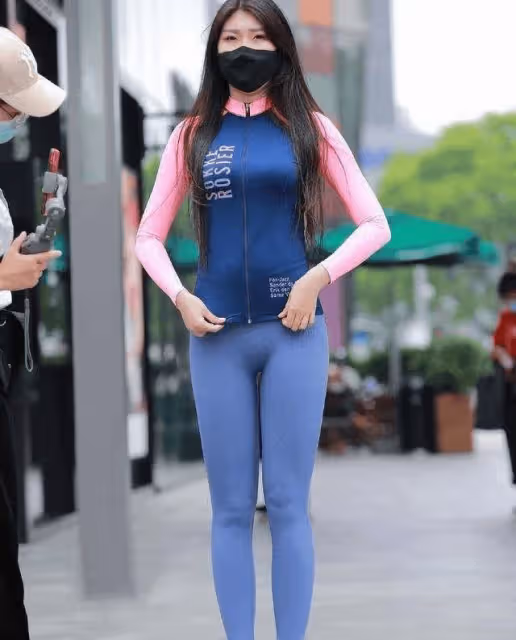 選擇修身運動風穿搭,輕鬆減齡顯腿長,美麗新風尚不停歇