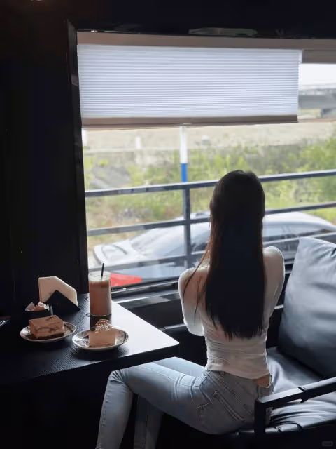 翹臀誘惑!穿上這條牛仔褲,你的性感身材一覽無餘!