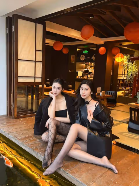 普通黑絲 vs 紋理黑絲,誰更勝一籌?