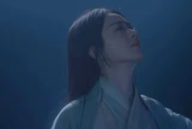 《與鳳行》薅發救人!沈璃的粗暴,辜負了行雲嘴角的那抹笑
