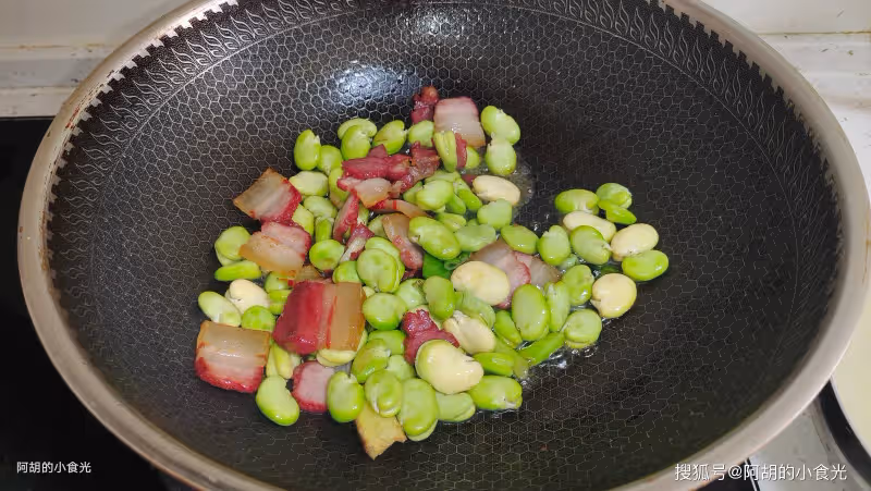 這菜5元一斤,卻是絕佳補腦菜!三樣食材燜一鍋,嘗鮮好營養,吃的就是這口鮮