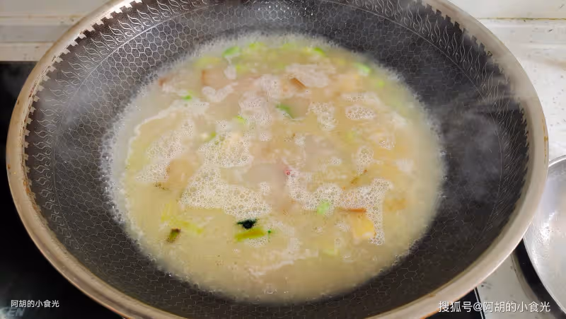 這菜5元一斤,卻是絕佳補腦菜!三樣食材燜一鍋,嘗鮮好營養,吃的就是這口鮮