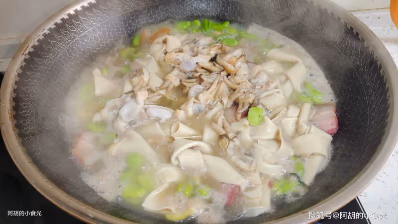 這菜5元一斤,卻是絕佳補腦菜!三樣食材燜一鍋,嘗鮮好營養,吃的就是這口鮮