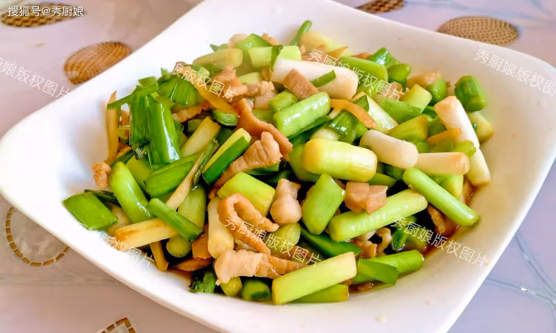 山東丈母娘出院，女婿花200塊錢準備一桌飯菜，被網友吐槽真寒酸
