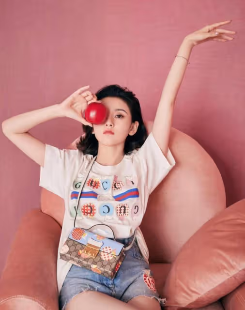 宋祖兒就算穿T恤都有大片感,清爽短髮盡顯少女感,身材好真任性