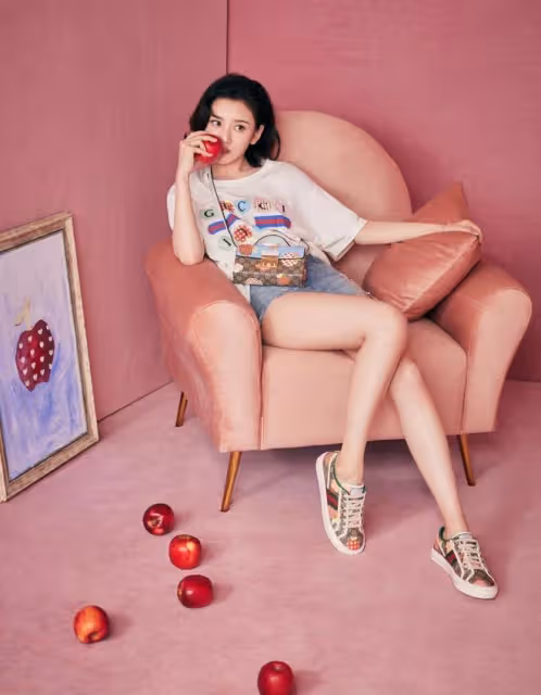 宋祖兒就算穿T恤都有大片感,清爽短髮盡顯少女感,身材好真任性