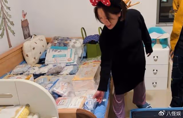 黃雅莉當媽後首個生日,公開剖腹產畫面,產前做造型接睫毛超精緻