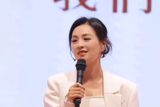 54歲張庭徹底翻身，又開始在國內「巡演」，23億資產已被解封