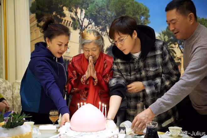 劉維住院手術引擔憂,本人術後發文報平安,曾一年內痛失三位至親