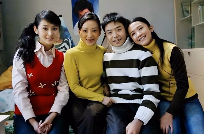 於明加一家四口巴厘島度假，倆千金美貌出眾，富豪丈夫出鏡被打碼