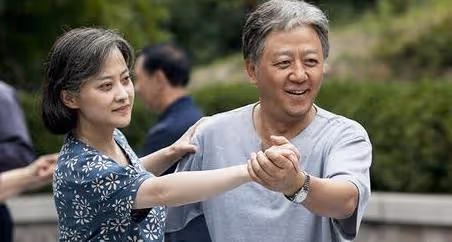為什麼說老人不要跳交誼舞，60歲女人坦言，真的太禍害人了