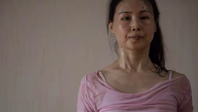 56歲阿姨再婚嫁給63歲大叔，她哭訴：他要求多，我受了