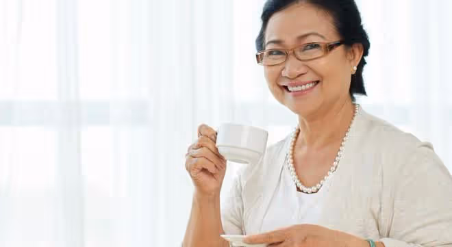 56歲阿姨再婚嫁給63歲大叔，她哭訴：他要求多，我受了