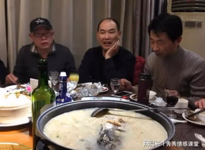 岳父生日訂三桌酒席，飯後沒人結帳，妻子示意我去，我扭頭就走