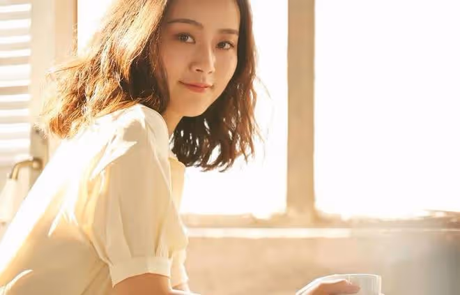 安慰醉酒的合租室友，卻意外陷入她的溫柔鄉，與她發生幸福的事
